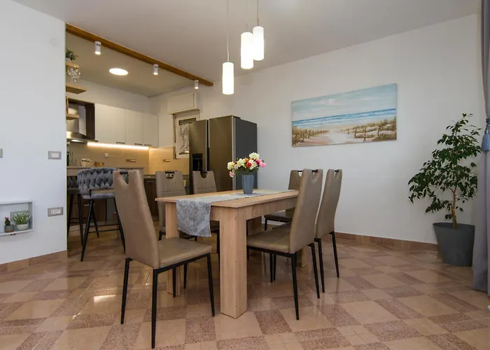 Apartaman Vukasovic 오미스