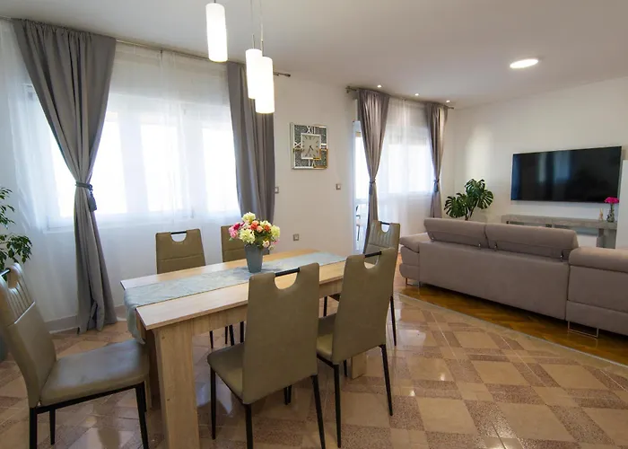 Apartaman Vukasovic * 오미스